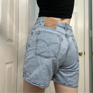 Vintage Levi’s Shorts Jean Denim Light Blue Cotton Made in USA Waist 32 12 Reg